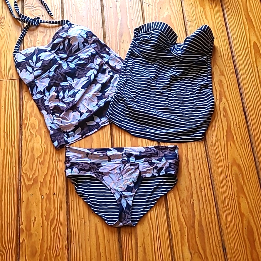 A Pea in the Pod Maternity bathing suit 3 piece reversible